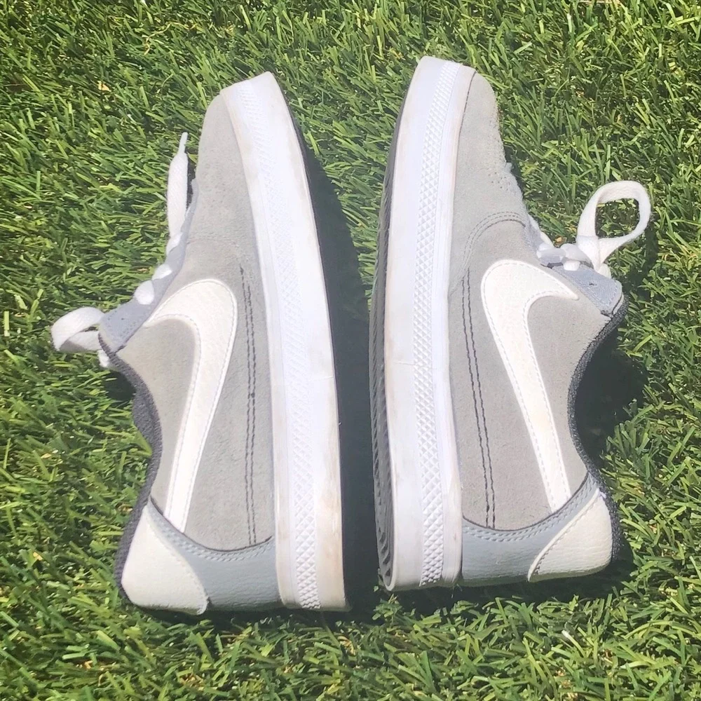 Nike sneakers in gray suede with white leather